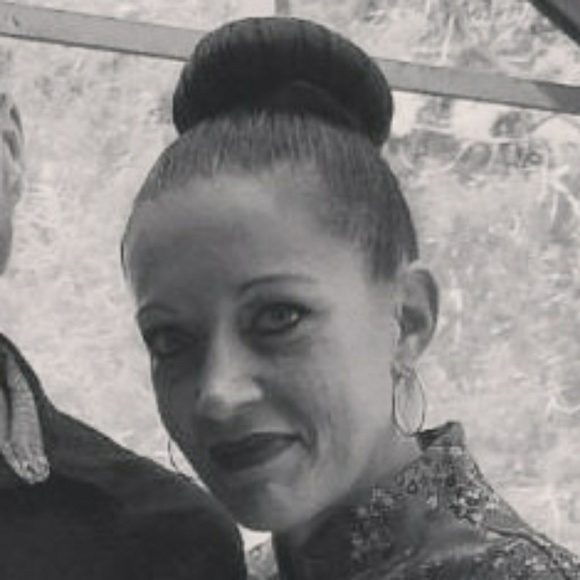 Meet your Posher, Heather - Picture 1 of 1